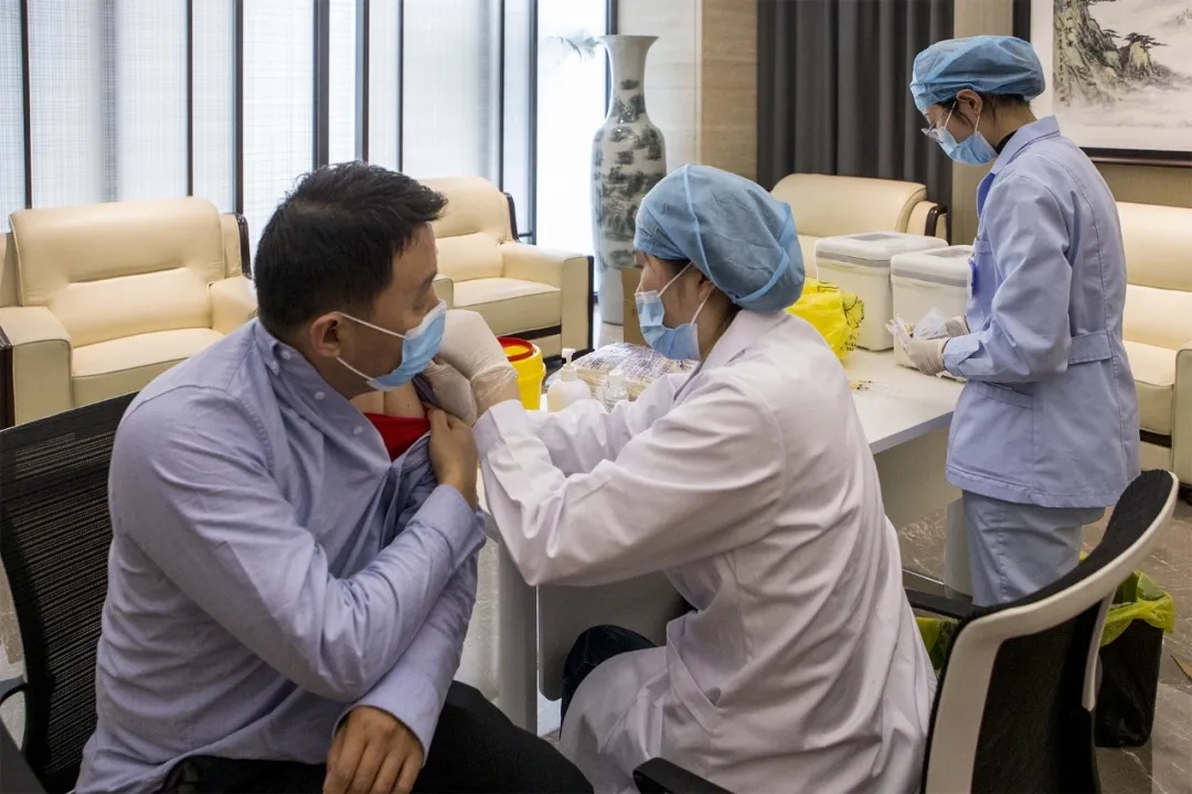 疫苗接種進(jìn)企業(yè)，貼心服務(wù)暖人心